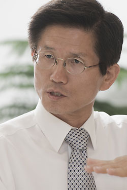 ▲ 김 지사는 이명박 대통령에 대해 묻자 