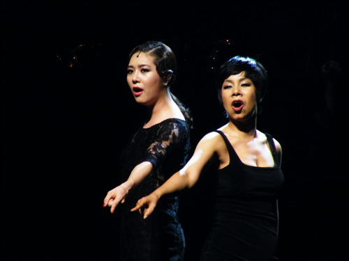 ▲ '록시'역의 옥주현(왼)과 '벨마'역의 인순이(오). ⓒ 뉴데일리