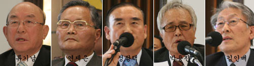 ▲ '국가위기극복을 위한 범시민사회단체 시국선언'에 참여한 시민단체 대표들. 왼쪽부터 류기남 자유시민연대 대표회장, 연제은 열린사회자원봉사연합 상임대표, 정정택 뉴라이트전국연합 상임대표, 박용진 준법운동국민연합 공동대표, 김인배 숲사랑 이사장 ⓒ 뉴데일리