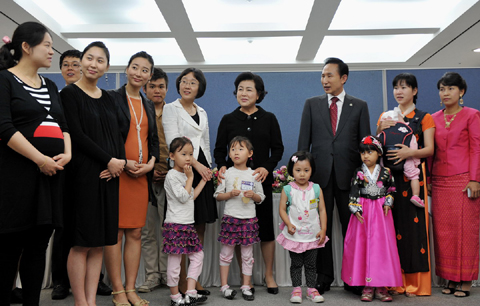 ▲ 이명박 대통령은 9일 저출산 문제와 관련, 