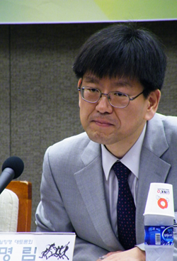 ▲ '한국의 민주주의-온길,선곳,갈길'이라는 주제로 발제한 박명림 연세대 지역학 협동과정 교수 ⓒ 뉴데일리 