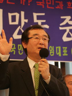 ▲ 9일 서울 중구 프레스센터에서 열린 '시국선언교수규탄' 기자회견에서 이상진 반국가교육척결국민연합 상임대표가 발언하고 있다. ⓒ 뉴데일리