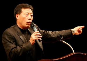 ▲ 해외등반기를 들려주는 허영호 대장&nbsp;&nbsp; ⓒ 뉴데일리