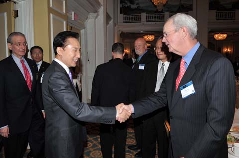 ▲ 이명박 대통령은 16일(현지시간) 한미정상회담을 마친 후 한미CEO 만찬 간담회에 참석, 한미FTA 비준을 위한 비준과 조력을 당부했다. ⓒ 뉴데일리<=청와대 제공> 