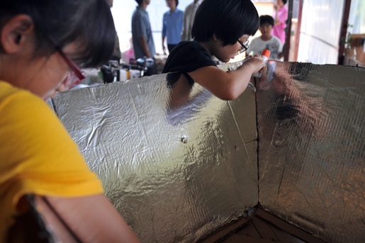 ▲ 쉐플러 조리기를 만들고 있는 아이들.&nbsp;&nbsp; ⓒ 뉴데일리