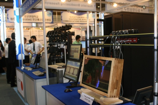 ▲ 광주과학기술원 실감방송연구센터에서 복합형 카메라 시스템 기반의 실감 방송 시스템을 시연하는 모습. ⓒ 뉴데일리