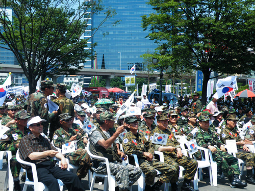 ▲ 국민행동본부와 고엽제전우회 주관으로 24일 서울역광장에서 '김대중 이적행위 규탄 국민총궐기대회'가 열렸다  ⓒ 뉴데일리 