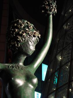 ▲ Dali의 조각: 앨리스 ⓒ 뉴데일리
