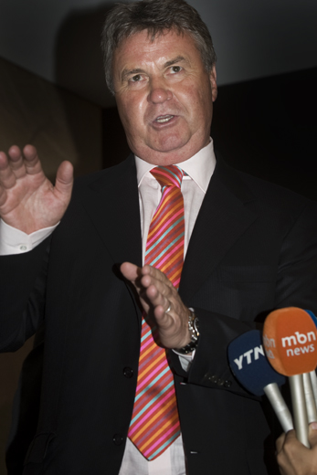 ▲ 29일 정몽준 대한축구협회 명예회장 주최로 서울 소공동 롯데호텔에서 열린 만찬회에서 '월드컵 4강 주역'의 성공적인 지도자 데뷔를 축하하며 한국 축구의 무한한 발전 가능성을 언급한 히딩크 러시아 축구대표팀 감독.&nbsp; ⓒ 뉴데일리