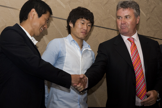 ▲ 독일의 보루시아 도르트문트에서 뛰고 있는 이영표 선수는 히딩크 감독과 재회 직전 기자들에게 