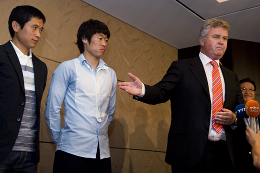 ▲ 29일 오후 7시 정몽준 대한축구협회 명예회장의 주최로 서울 소공동 롯데호텔 버클리 스위트에서 열린 만찬에 참석한 히딩크 감독은 