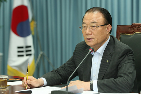 ▲ 최시중 방송통신위원장은 30일 방통위에서 열린 하반기 전략회의에서 