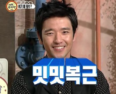 ▲ '야심만만2'에서 과감히 복근을 공개했으나 오히려 주위의 차가운(?) 반응만 얻은 탤런트 배수빈.&nbsp;&nbsp; ⓒ SBS방송 캡처&nbsp;