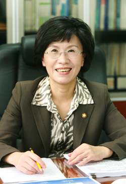 ▲ 한나라당 여의도연구소장인 진수희 의원.ⓒ진수희 의원실 제공