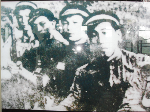 ▲ 북괴군의 침략으로 조국이 누란의 위기에 처하자 교복차림으로 군문을 찾은 학도병들. 이들은 교복 차림 그대로 소총을 들고 전선으로 나갔다가 7000여명이 조국의 산하에 붉은 꽃으로 떨여져 갔다. ⓒ 뉴데일리