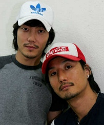 ▲ 지난 2005년 마약 사건 이후 첫 심경을 밝히던 당시의 2인조 남성그룹 '듀크' 김지훈(왼쪽)과 김석민.&nbsp;&nbsp; ⓒ&nbsp;연합뉴스