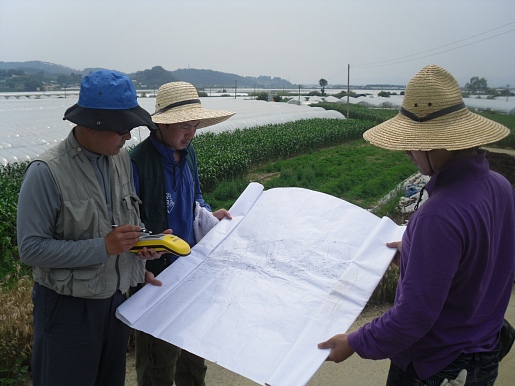 ▲ '4대강 살리기' 기본조사를 하고 있는 토지공사 직원들.    ⓒ 뉴데일리