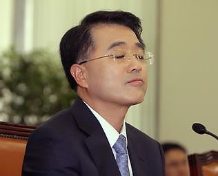 ▲ 입을 굳게 다문 천성관 검찰총장 후보자 ⓒ&nbsp;연합뉴스 사진&nbsp;