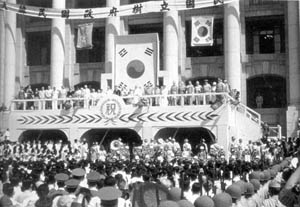▲ 1948년 8월15일 중앙청광장에서 열린 정부수립식. ⓒ 뉴데일리
