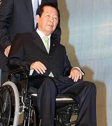 ▲ 폐렴에 걸려 신촌세브란스병원에&nbsp;입원한 뒤 인공호흡기를 부착한 것으로 알려진&nbsp;김대중 전 대통령. ⓒ 연합뉴스