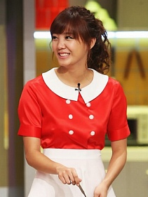 ▲ 경기도 고양시 SBS 일산제작센터에서 열린 '대결! 스타 셰프' 제작발표회에서 배우 고은아가 요리를 하고 있다. ⓒ 연합뉴스