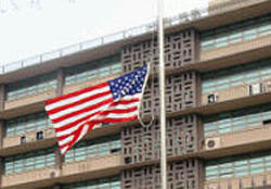 ▲ 조기로 게양된 성조기. ⓒ 뉴데일리