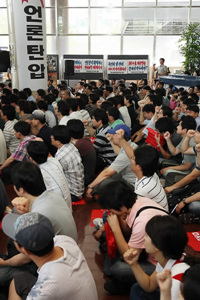 ▲ MBC노조가 미디어법 개정을 반대하며 21일 파업 출정식을 가졌다. ⓒ연합뉴스