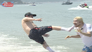 ▲ 정형돈이 노홍철에게 '족발당수'를 날리고 있다.