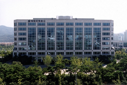 ▲ 대한주택공사가 경제난 극복에 공기업이 앞장서기 위해 금년 투자계획을 전년대비 10% 늘어난 15조8112억원으로 책정, 이중 10조2909억원을 상반기에 조기 집행한 것으로 드러났다.&nbsp;&nbsp; ⓒ 뉴데일리