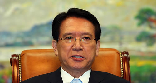 ▲ 미디어법 처리를 둘러싼 여야간 극한 대치 상황이 계속되고 있는 가운데 20일 오전 김형오 국회의장이 국회에서 여야가 합의를 통해 문제를 해결해야 한다는 내용의 기자간담회를 하고 있다.ⓒ연합뉴스