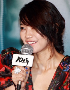 ▲ 지난달 29일 오후 용산CGV에서 열린 영화 '10억'(감독 조민호) 언론시사회에서 배우 신민아가 질의응답을 하고 있다.&nbsp;&nbsp; ⓒ&nbsp;연합뉴스