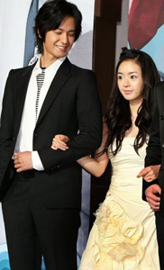 ▲ 열애설이 불거진 드라마 '탐나는도다'의 주연배우 임주환(왼쪽)과 서우(오른쪽). ⓒ 연합뉴스  