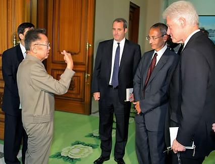 ▲ 김정일과 환담을 나누는 빌 클린턴 전 미국 대통령 &nbsp;ⓒ&nbsp;연합뉴스