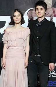 ▲ 드라마 '파트너'에 출연중인 배우 김현주(왼쪽)와 이동욱. ⓒ 연합뉴스  