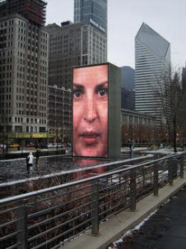 ▲ 공원 밖 도로에서 본 crown fountain