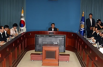 ▲ 첨단의료복합단지 최종 선정을 위해 한승수 총리 주재로 10일 오후 정부중앙청사에서 열린 첨단의료복합단지 위원회에서 한총리가 모두발언을 하고 있다.&nbsp; ⓒ 연합뉴스