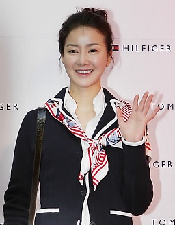 ▲ 전진의 연인으로 유명한 탤런트 이시영이 '불륜연기'에 도전해 화제다.&nbsp; ⓒ 연합뉴스