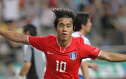 ▲ 12일 상암동 서울월드컵경기장에서 열린 축구 국가대표 한국과 파라과이 평가전에서 한국 박주영이 선제 골을 성공시킨 뒤 환호하고 있다.&nbsp; ⓒ 연합뉴스