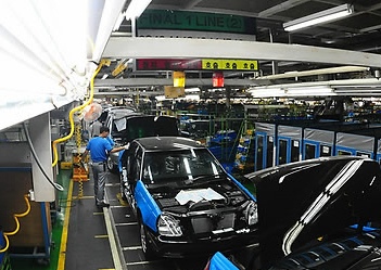 ▲ 13일 오전 경기도 평택 쌍용자동차에서 파업 이후 처음으로 완성차 '체어맨 W'가 생산되는 등 생산라인이 전면 재가동되고 있다.&nbsp; ⓒ 연합뉴스