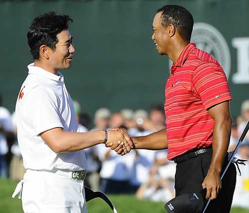 ▲ 타이거우즈 축하받는 양용은 ⓒ 연합뉴스