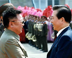▲ 2000년 6월 평양에서 김정일을 만나는 김대중 전 대통령 ⓒ연합뉴스