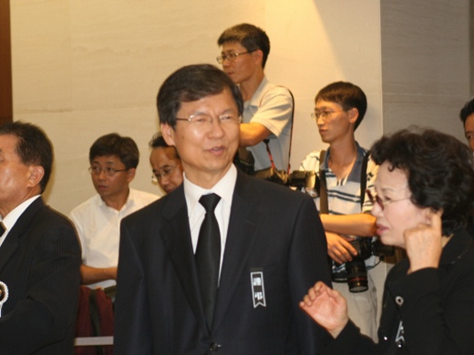 ▲ 빈소를 찾은 천정배 전 법무장관.  ⓒ 뉴데일리