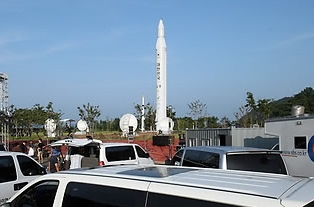 ▲ 나로우주센터는 19일 한국 첫 우주발사체 나로호 발사를 중지하고 이날 발사가 어렵다는 입장을 밝혔다. 센터측은 자동발사 시퀀스 시스템의 기술적 문제로 원인 분석 후 재발사 날짜를 정할 예정이라고 말했다. ⓒ 뉴데일리