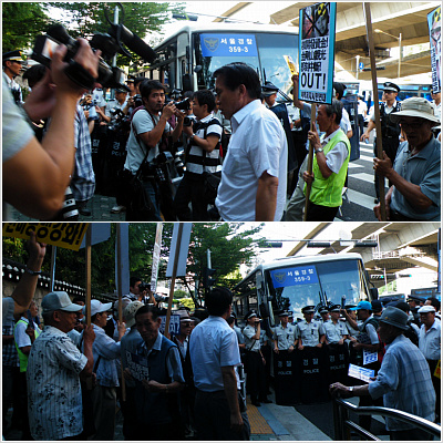 ▲ 북한 조문단이 묵는 호텔 앞에서 규탄대회를 열고 있는 우파단체 북한 조문단이 묵는 호텔 앞에서 규탄대회를 열고 있는 우파단체&nbsp; ⓒ 뉴데일리