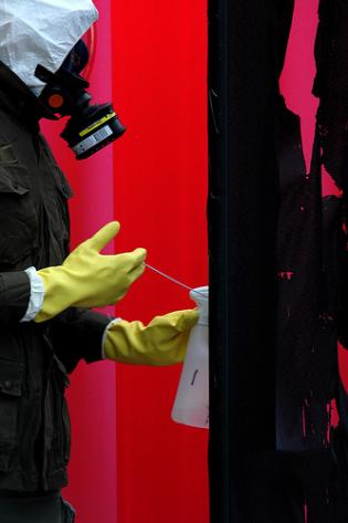 ▲ 구스타브 메츠거(gustav metzger)의 행위예술.