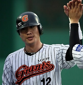 ▲ 가수 서인영과 열애설이 불거진 프로야구 롯데자이언츠 소속&nbsp;김주찬 선수.&nbsp; ⓒ 연합뉴스