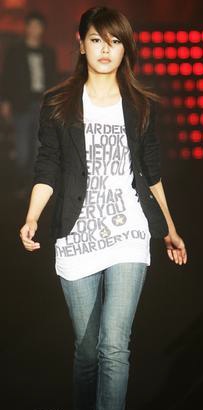 ▲ '청바지 모델로 잘 어울릴 것 같은 가수' 1위에 뽑힌 소녀시대의 수영. ⓒ 연합뉴스