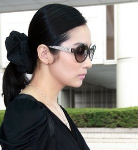 ▲ 민사소송 취하서를 제출한 이찬 측과는 달리 아직껏 '소 취하'의 움직임을 보이지 않고 있는 탤런트 이민영.  ⓒ 연합뉴스