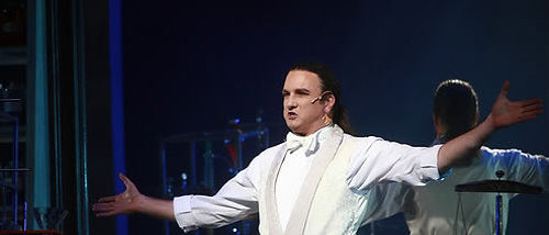 ▲ 서울 광화문 세종문화회관 대극장에서 열린 뮤지컬 '지킬 앤 하이드' 프레스콜에서 연기를 펼쳐보이는 배우 브래드리틀 ⓒ연합뉴스