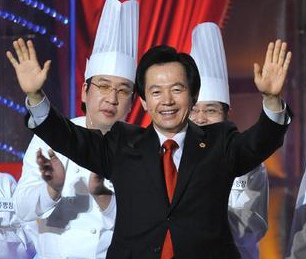 ▲ 온갖 '기행'으로 사회적 물의를 일으키고 있는 허경영이 이번엔 생애 첫 단독콘서트를 열 것이라고 밝혀 화제가 되고 있다. ⓒ&nbsp;연합뉴스